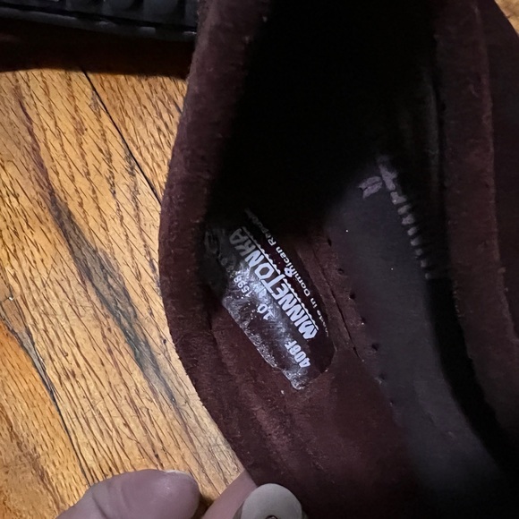 Minnetonka Moccasins barely worn size 10 - Picture 3 of 7